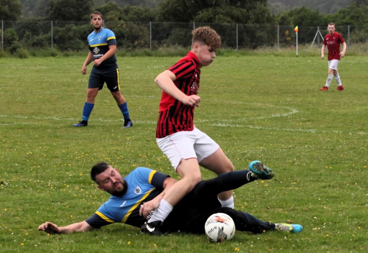 Cromdale’s Stuart Dunbar puts in a sliding tackle on Aviemore dangerman Jason Minard.