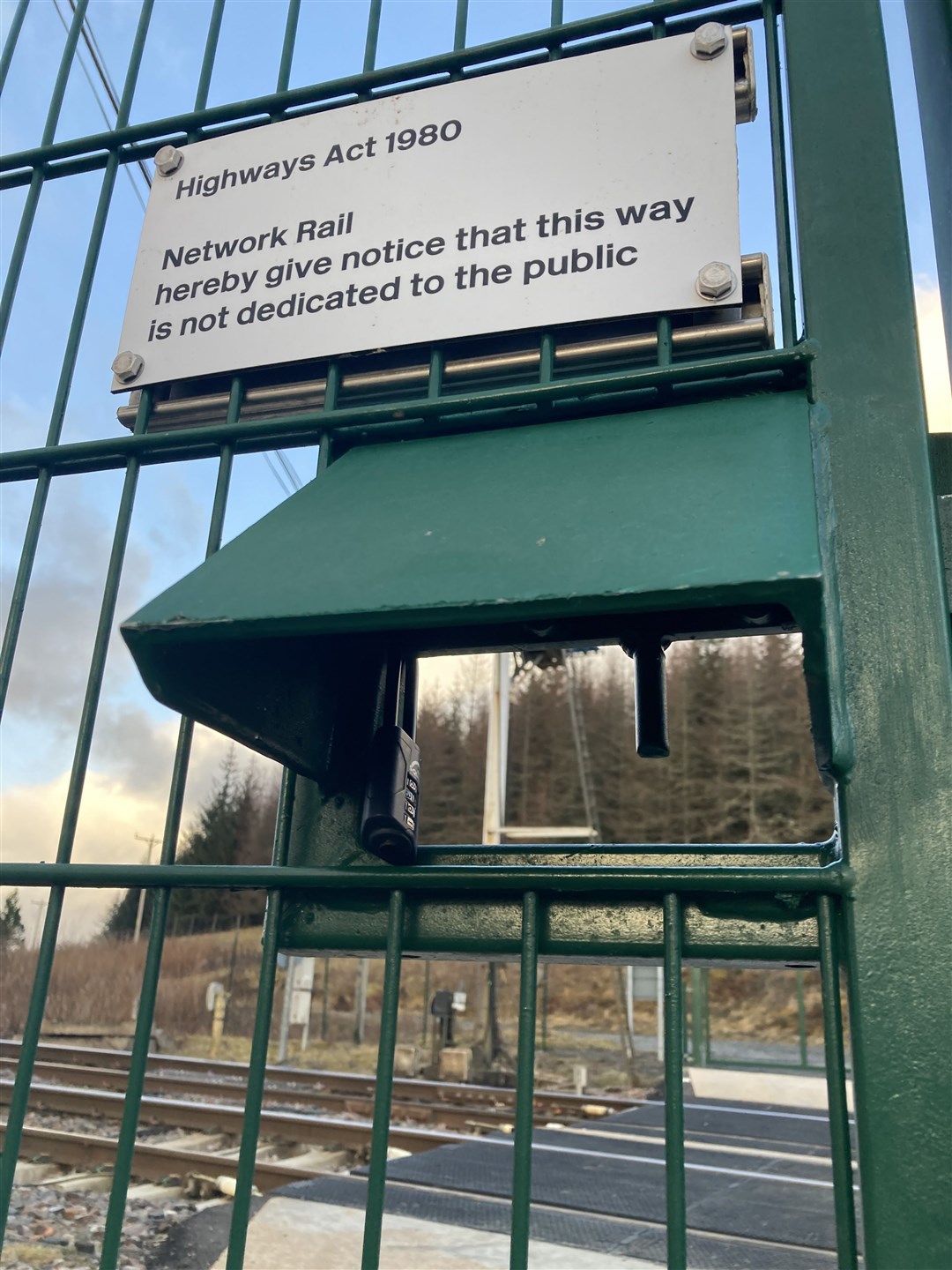 Access was controversially blocked by Network Rail in summer 2001 without any community consultation or warning.