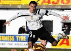 Clach hitman Stuart Leslie's penalty was saved in his side's 4-0 loss at Inverurie.