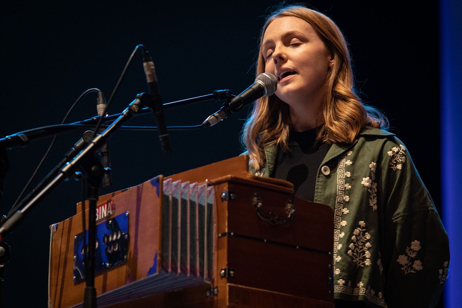 New Glasgow traditional music outfit, Staran, open The Royal National Mòd 2021 in Inverness with a live performance at Eden Court Theatre, Kim Carnie sings on stage