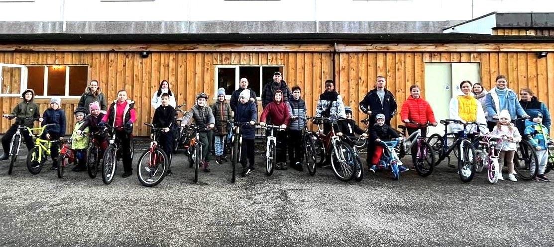 2022: Ukrainian refugees were presented with bikes to help get them around their new home