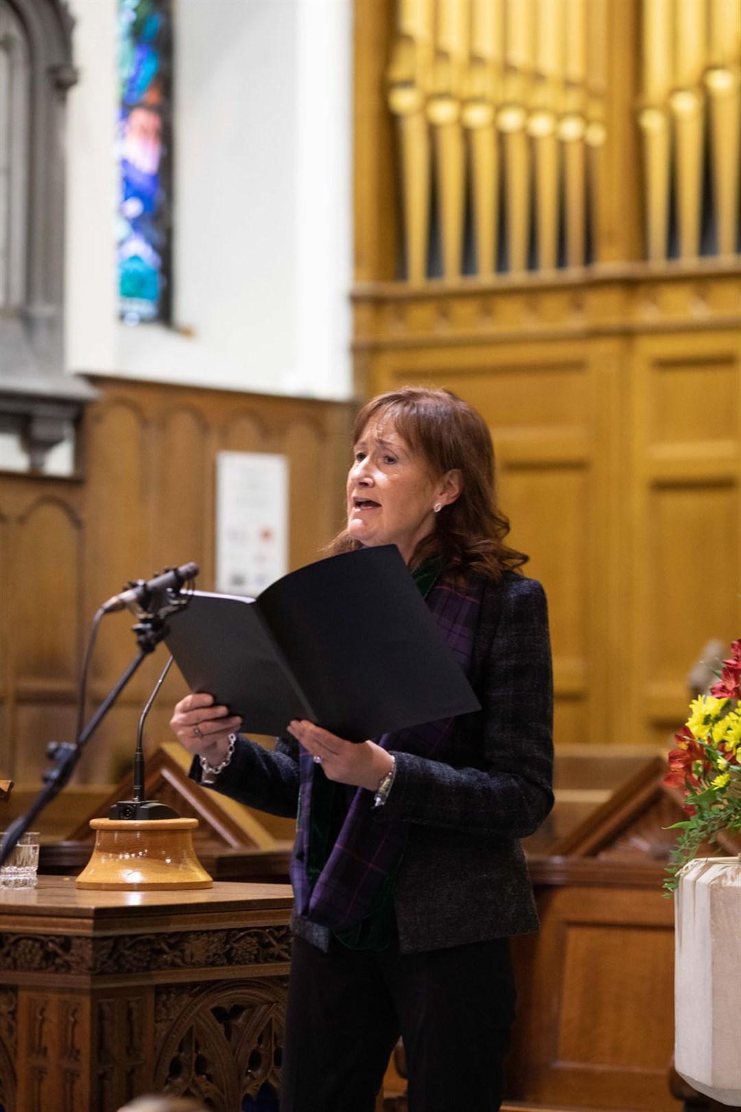 Kristine Kennedy (Cairistiona Cheanadach) sings at The Royal National Mòd, 2021 annual church service.