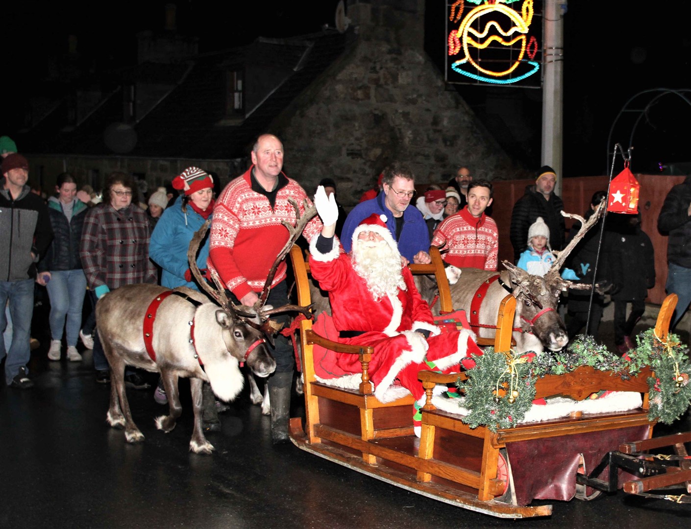 Should Santa walk? Some animal welfare charities believe so.