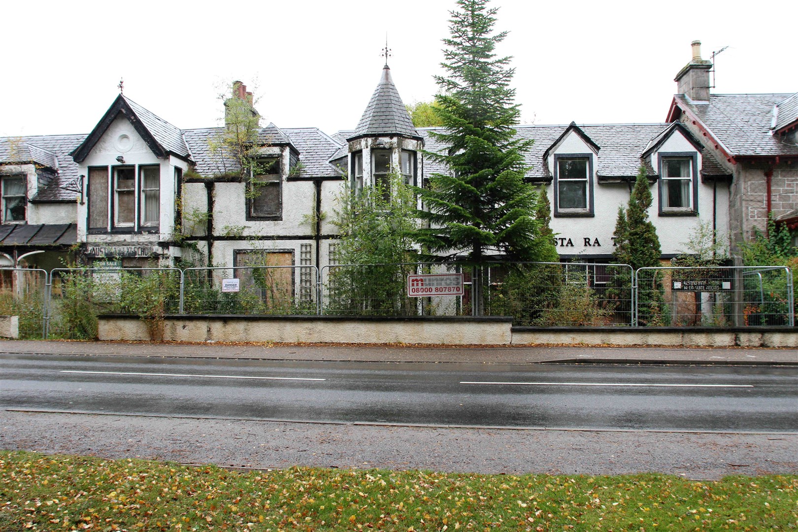 The Struan House Hotel had sadly fallen into disrepair and a dangerous condition.