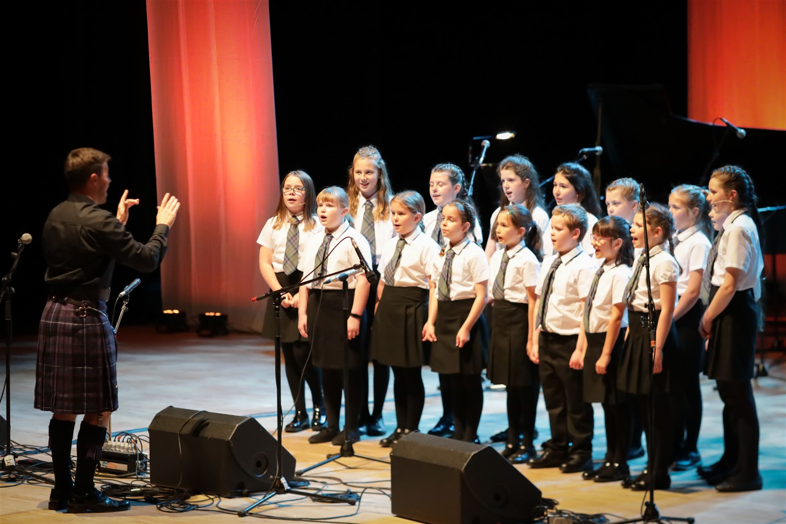 Picture shows Choir from Bun-sgoil Ghàidhlig Inbhir Nis, the Highland’s first designated purpose-built all Gaelic school. performing on stage at the special Our Language, Our Music concert will feature an all-star line-up of guest musicians. Notable fiddle player Duncan Chisholm, award-winning multi-instrumentalist Mairearad Green, Isle of Lewis piper and flautist James Duncan Mackenzie and the amazing Cànan’s Ar Cèol House Band will get toes tapping at the Empire Theatre, Eden Court at 7.30pm. There will also be a host of up and coming musical talent as young Gaelic musicians will take to the sfor the first time.