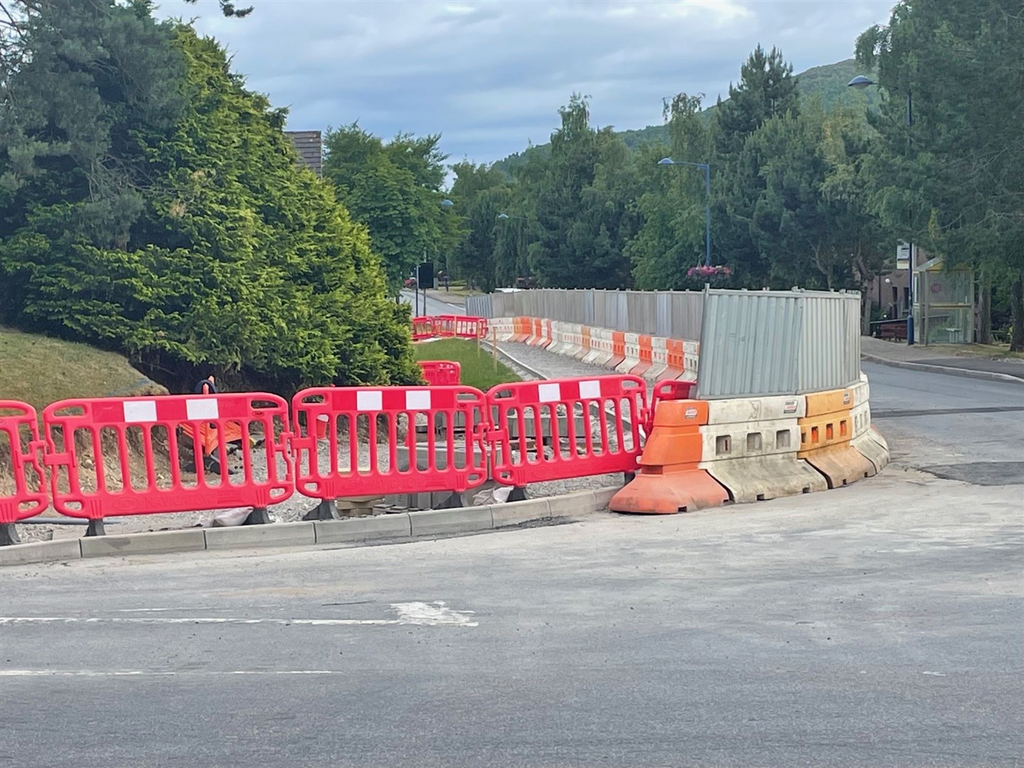 There are still roadworks in place at the Dlafaber Drive junction which is restricing some visibility foir traffic heading south into Aviemore.