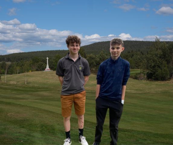 Worthy winners of the Abernethy Junior Open - Competition winner Harris Burke (left) and Scratch winner Findlay Nicol (right
