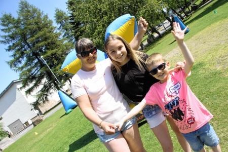 Dechelle Gibb with her son Adam (7) and her daughter Aimie (11) after trying out the obstacle course