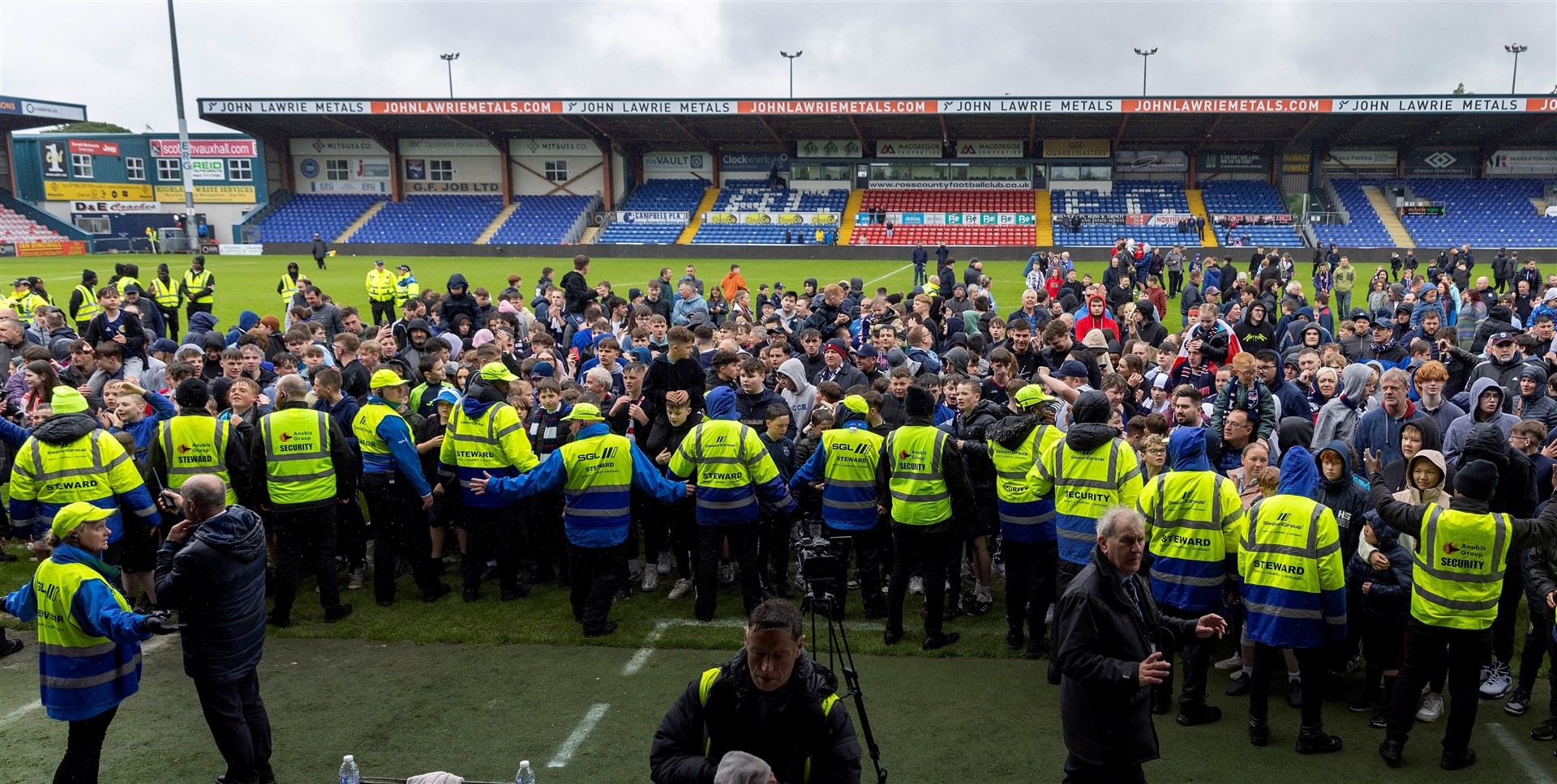 Ross County fans flooded the pitch in Dingwall this afternoon – but it was very different scenes that the one at Caley Thistle last weekend. Picture: Ken Macpherson