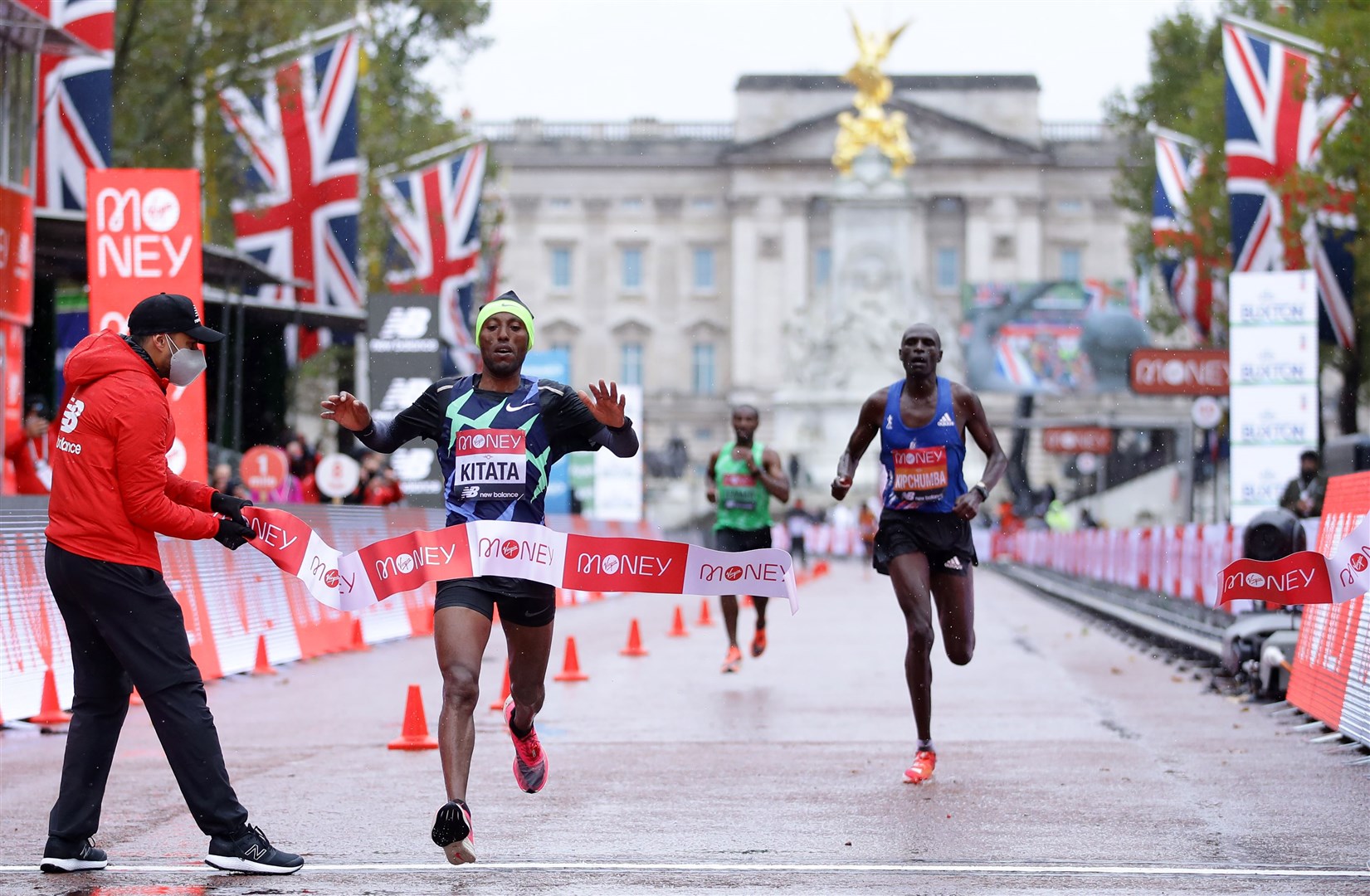 Ethiopia’s Shura Kitata wins the elite men’s race (Richard Heathcoate/PA)