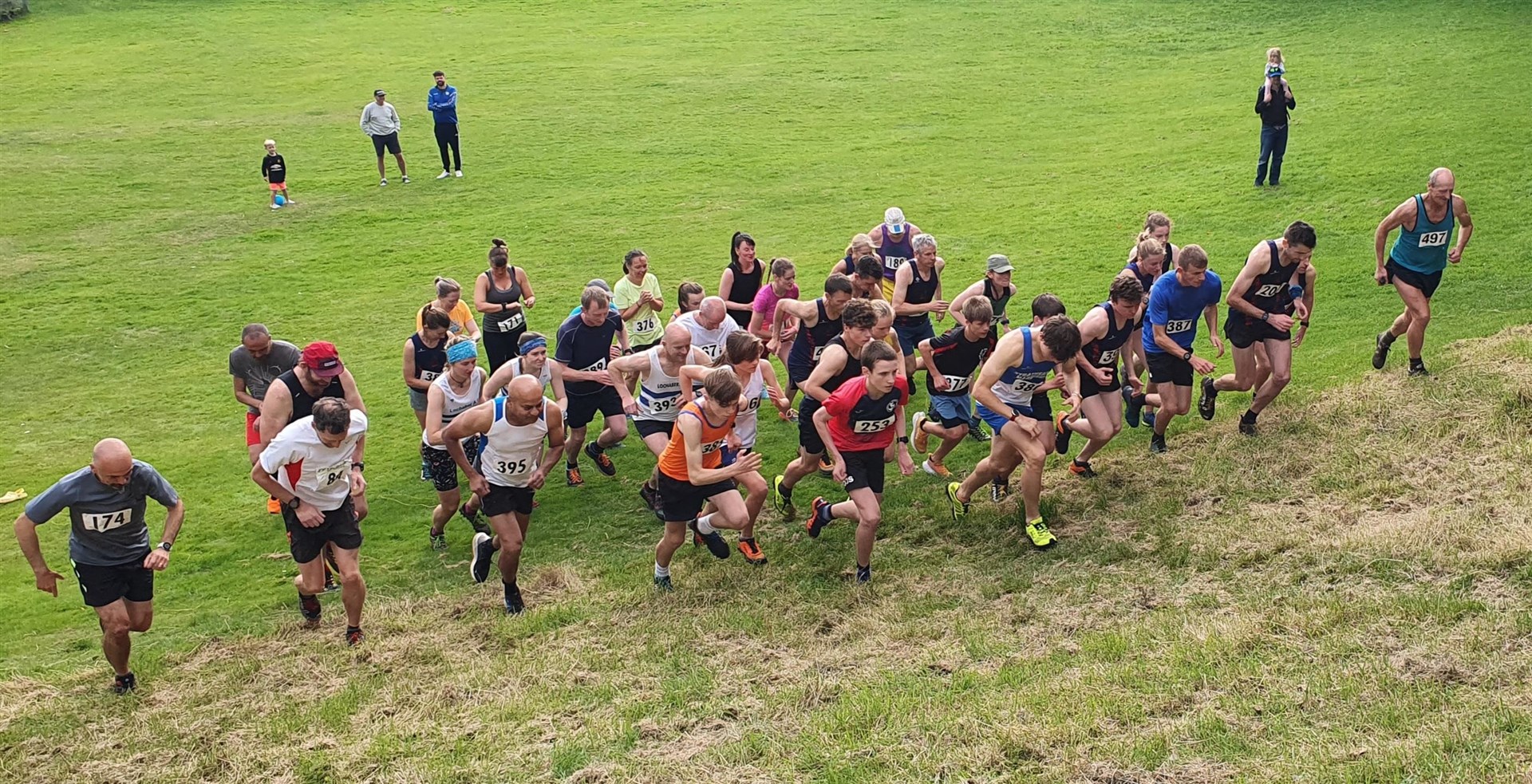 They're off! 40 starters up the hill in Ardvonie Park on Sunday