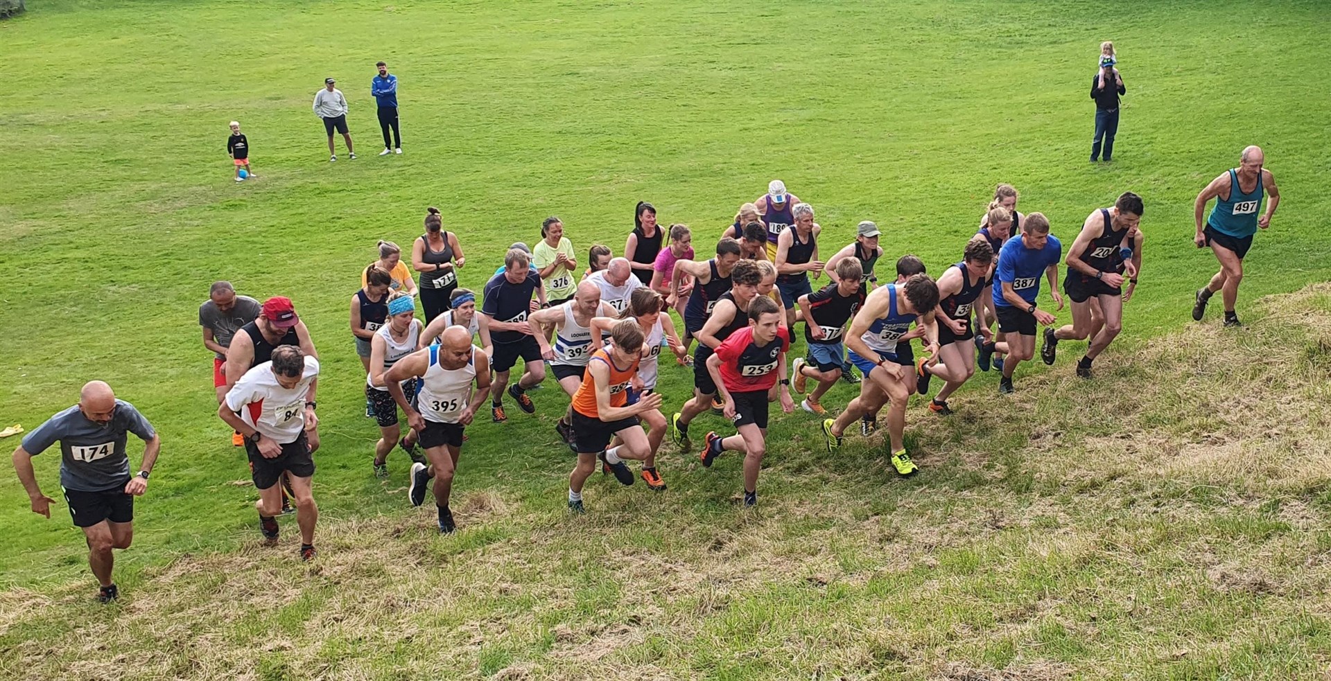 They're off! 40 starters up the hill in Ardvonie Park on Sunday