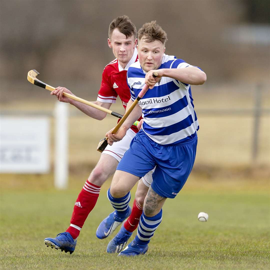 Newtonmore's Neil Stewart gets in front of Ruairidh Macdonald (Kinlochshiel) at the Eilan on Saturday.