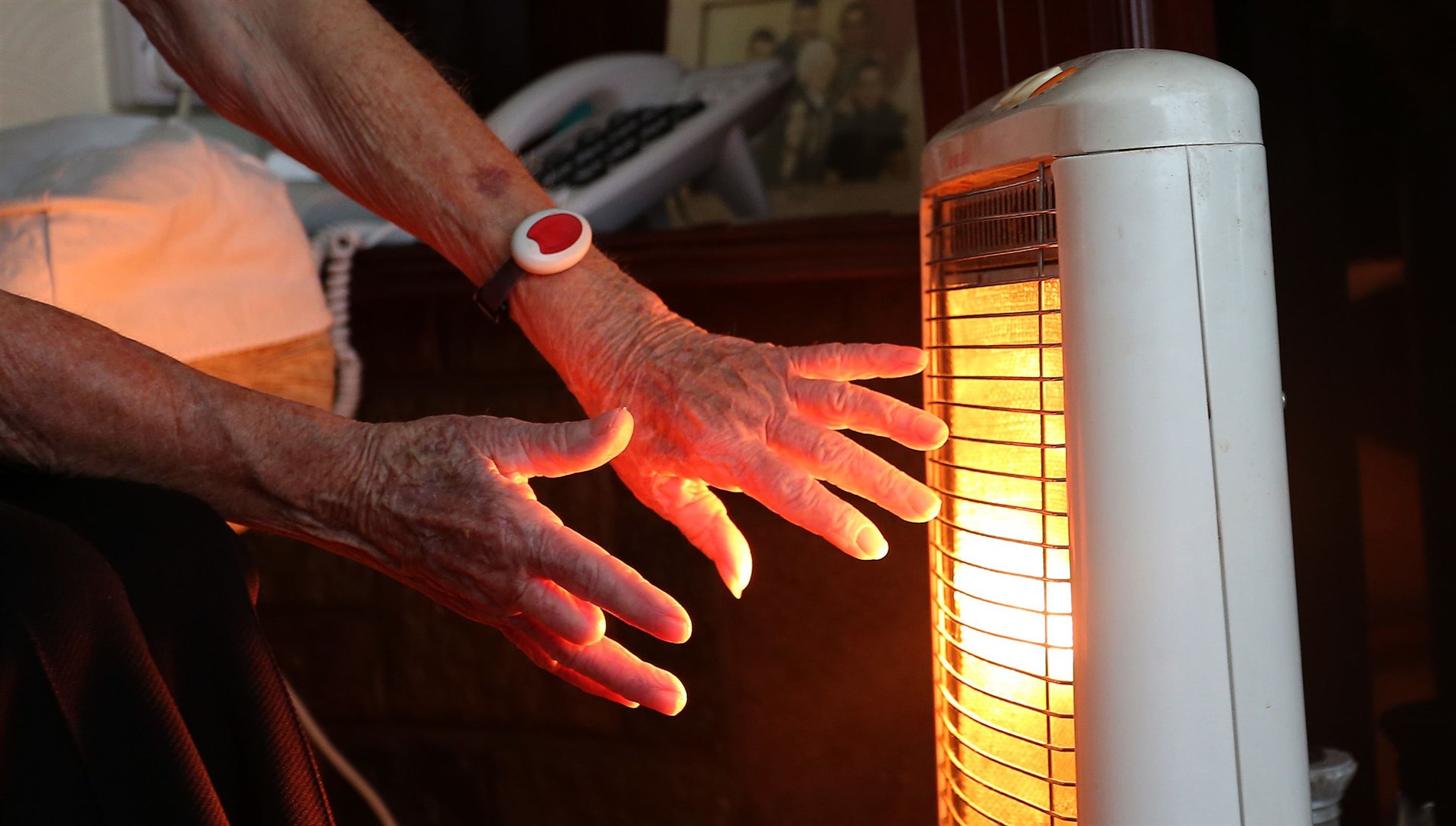 Less than half (47%) of older people in Scotland on an income of less than £15,000 said they were confident they would be able to pay their heating bill over the next year (Peter Byrne/PA)