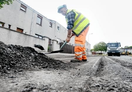 Milton Crescent Potholes, Potholes