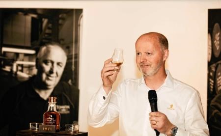 Graham Eunson introduces the exclusive product