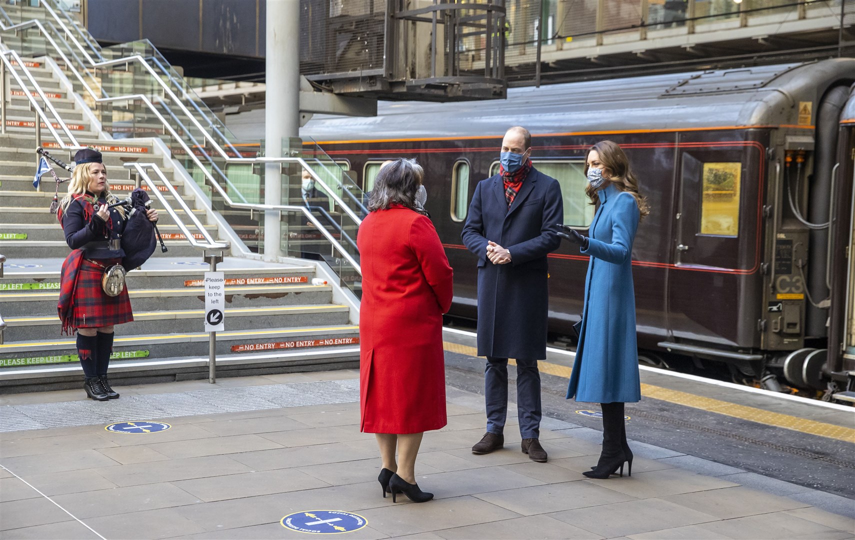 William and Kate in front of the royal train at Edinburgh Waverley Station (Andy Barr/PA)