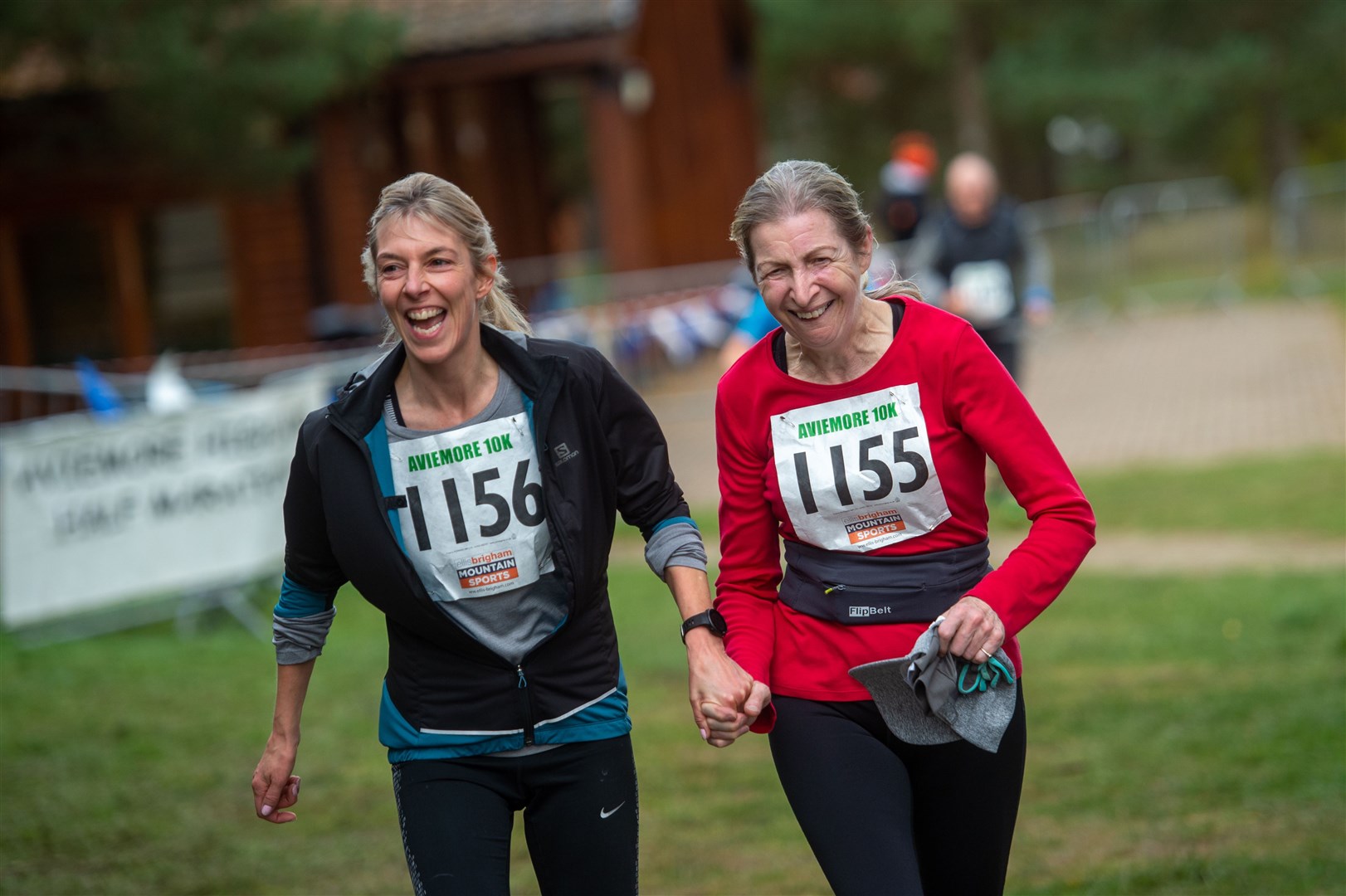 Crossing the line together in the 10K. Picture: Callum Mackay.