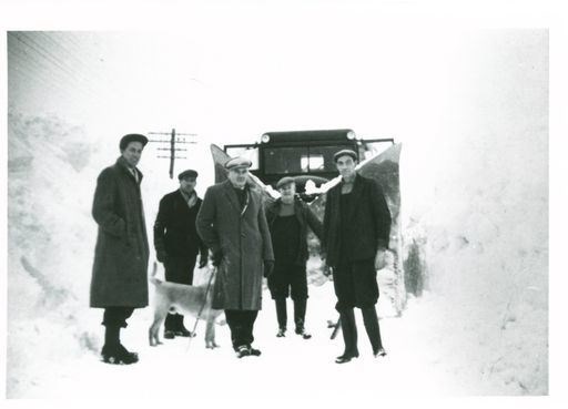 Men and dog in snow, Tomintoul. Photo: J McLellan / Tomintoul & Glenlivet Digital Archive