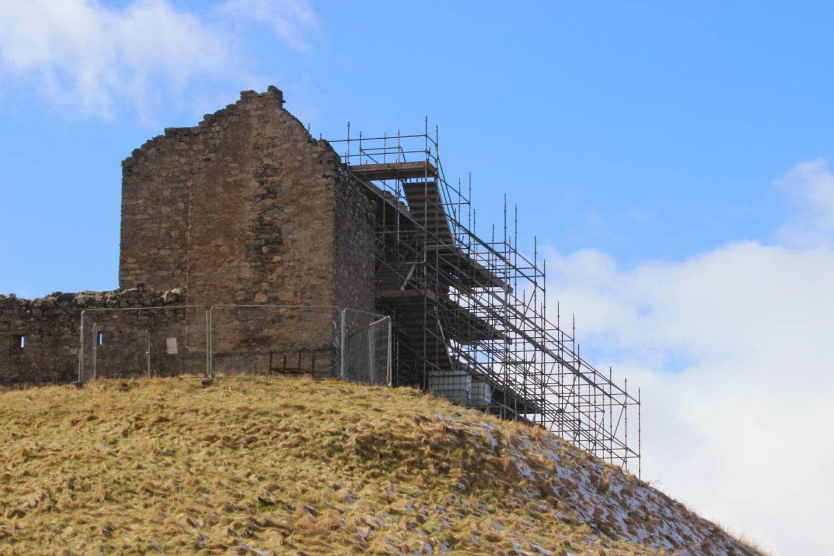Scaffolding goes up at Ruthven Barracks