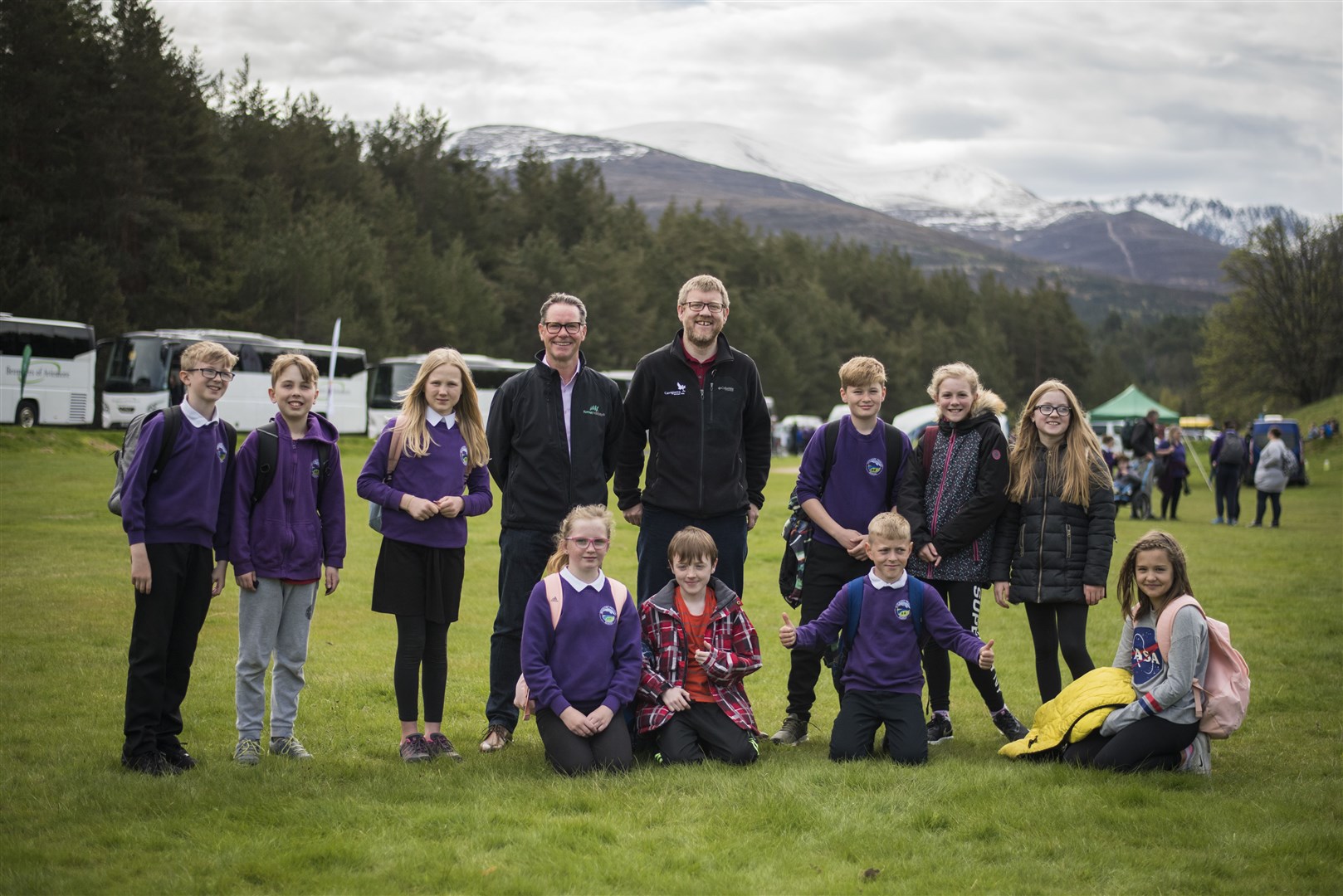 Bruce McKendrick, CEO of Forest Holidays (left) and Grant Moir CEO of the CNPA (right) with pupils from Aviemore Primary School.