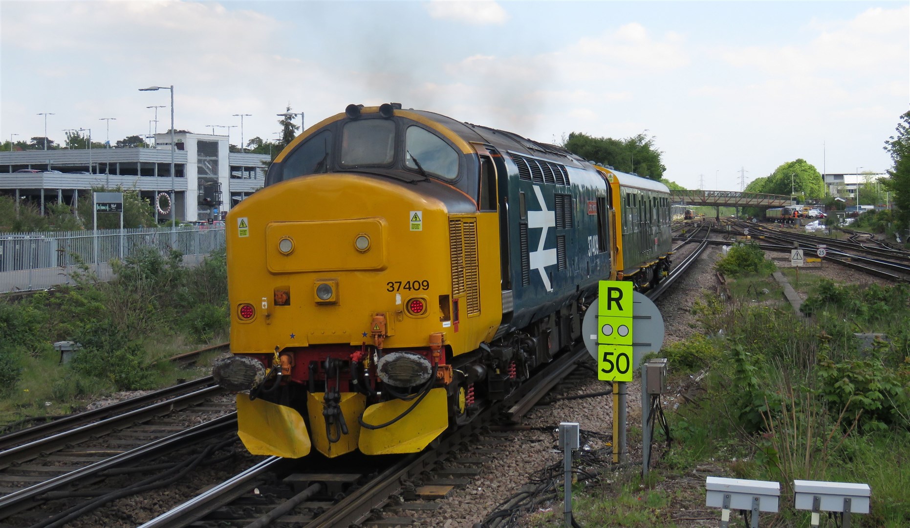 One of the Class 37s understood to be hauling the train will be the 37409 (pictured). Picture: The Basingstoker, CC BY-SA 2.0