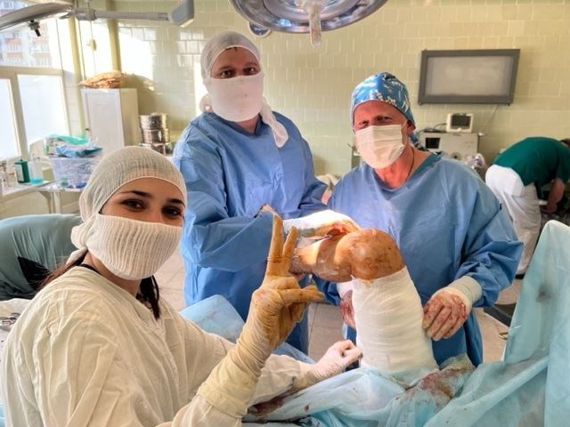 Andy Kent at work in Dnipro with local surgeon and nurse.