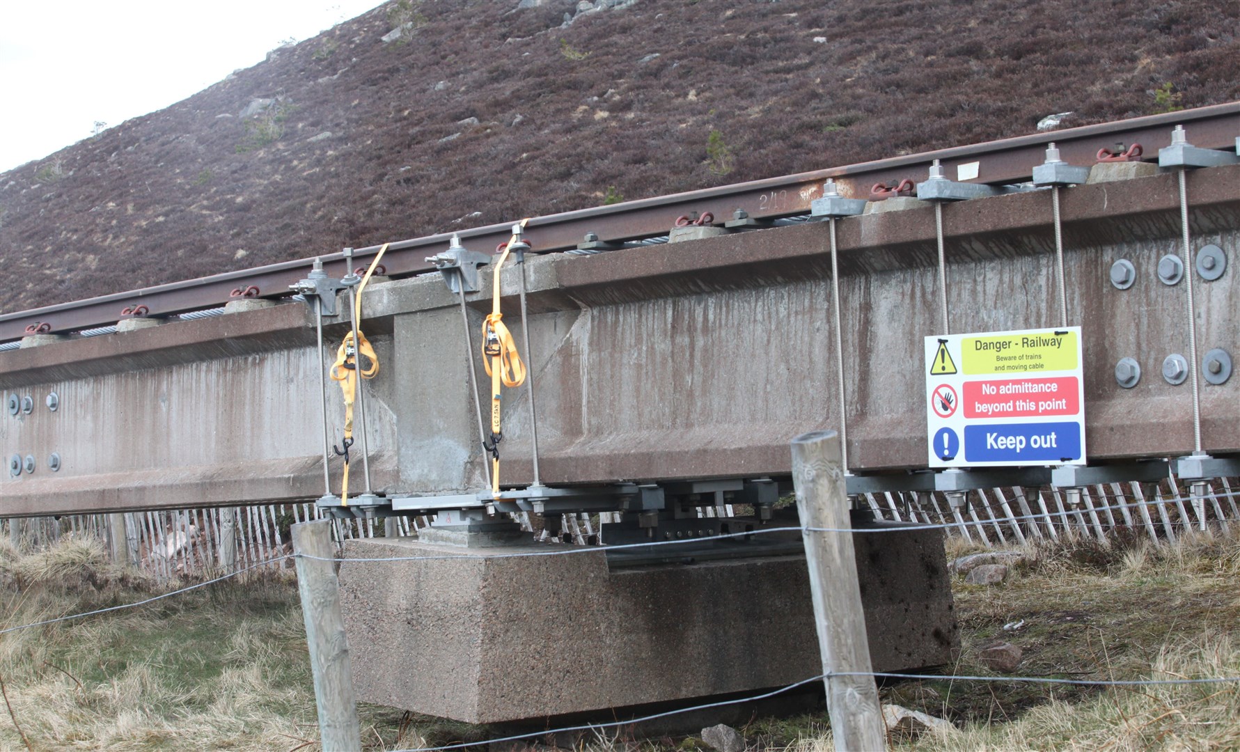 Cairngorm funicular scarf joint repairs but the timescale to reopen the railway remains off-track.
