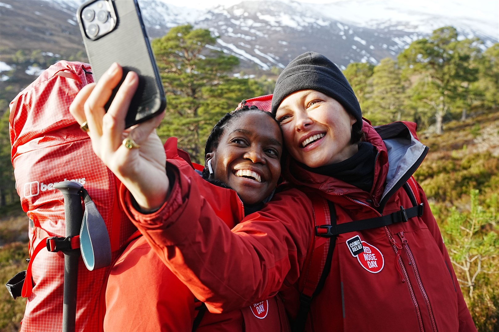 Oti and Emma stop for a selfie