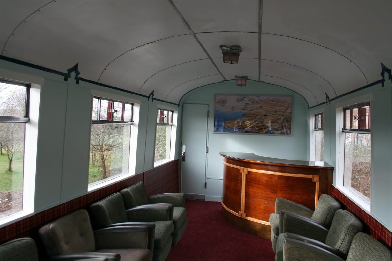 Drink as you go: the handy bar in the observation carriage