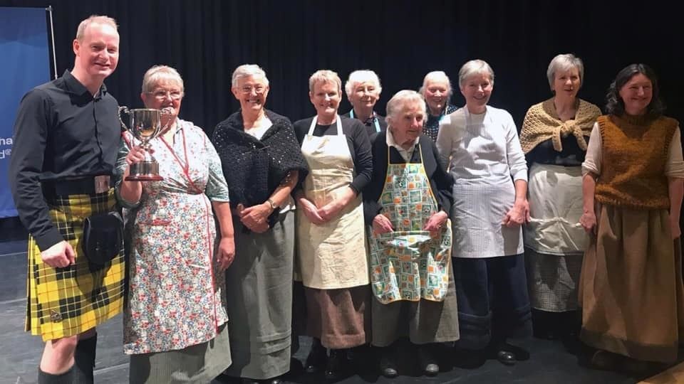 Appropriately tartaned, Donnie MacLeod, who hails fro the Island of Lewis and is a Harris Tweed Authority board member, proudly presented the trophy to the ladies on Friday.
