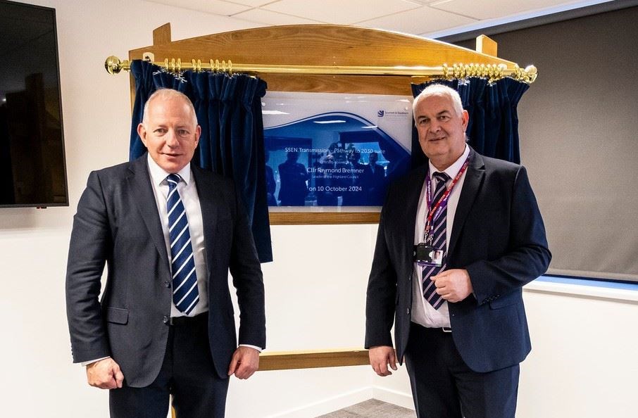 SSEN Transmission's Director of Offshore Development and Delivery Sandy MacTaggart (left) with Cllr Raymond Bremner.