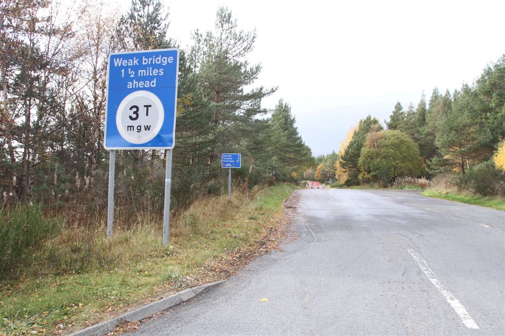 Ignoring the three tonne weight limit restriction has resulted in the bridge and back road being closed off.