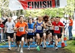 And they're off... the runners head out for the Mey 10k. Photo: John Baikie / Captiv8.